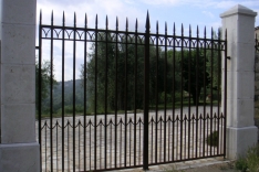 Aline entrance gate