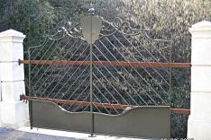 Loic entrance gate