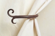 Elegance curtain rail tie-back