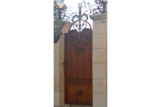 Trianon side gate